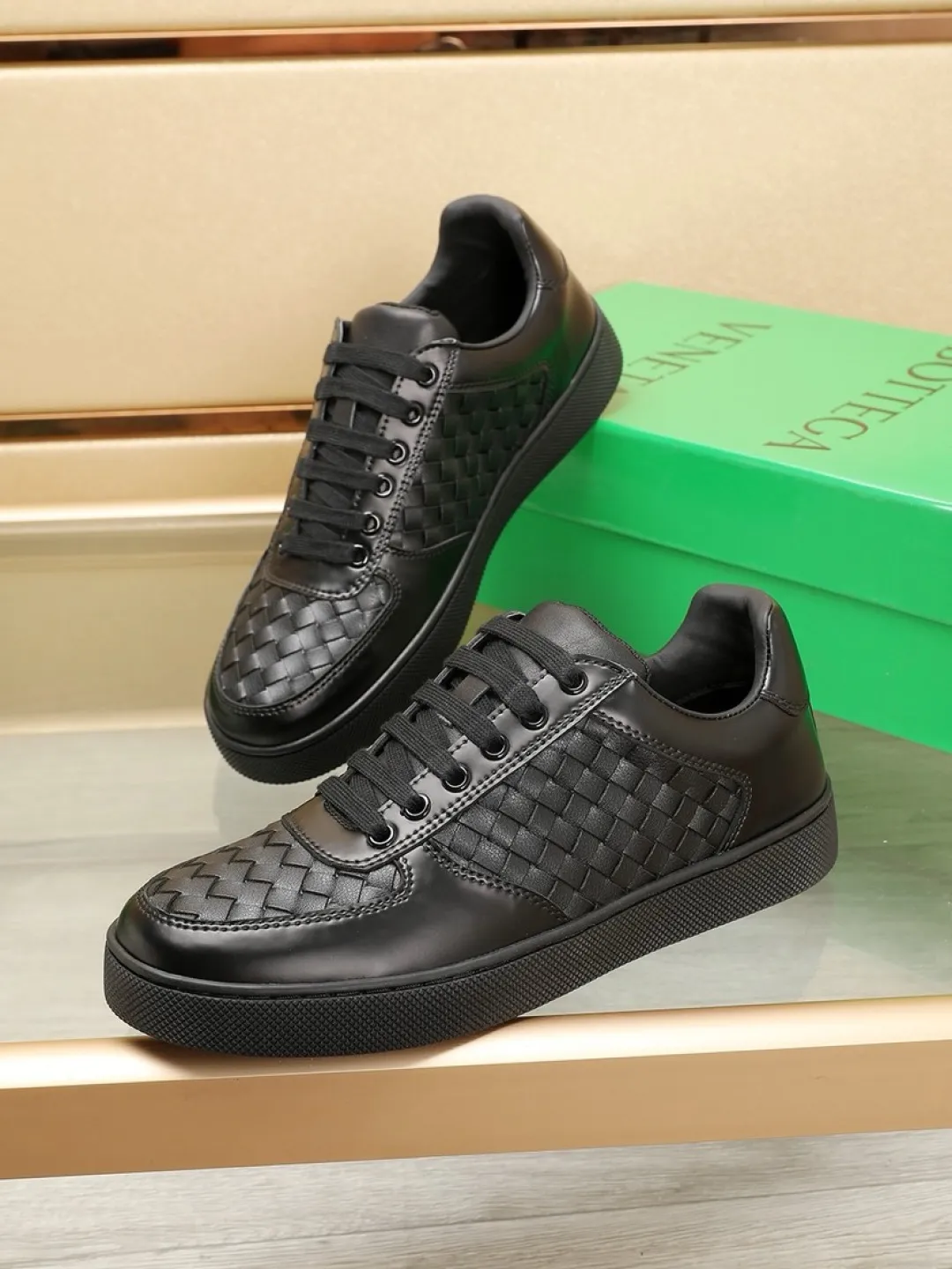 Men's Men's Shoes💰P 500💰【BV】Classic Casual Shoes🔍Winning the world's recognized top brand with details and creativity, the details highlight traditional hand stitching. The upper is made of original first-layer cowhide woven surface, and the cowhide lining is environmentally friendly. ♻️Does not fade. 💪Sole: Rubber original outsole specially provided by the original factory. ⚠Can be entered and exited at will. Welcome to compare. ⚠Number of sizes: 38-45 (customized in 45)